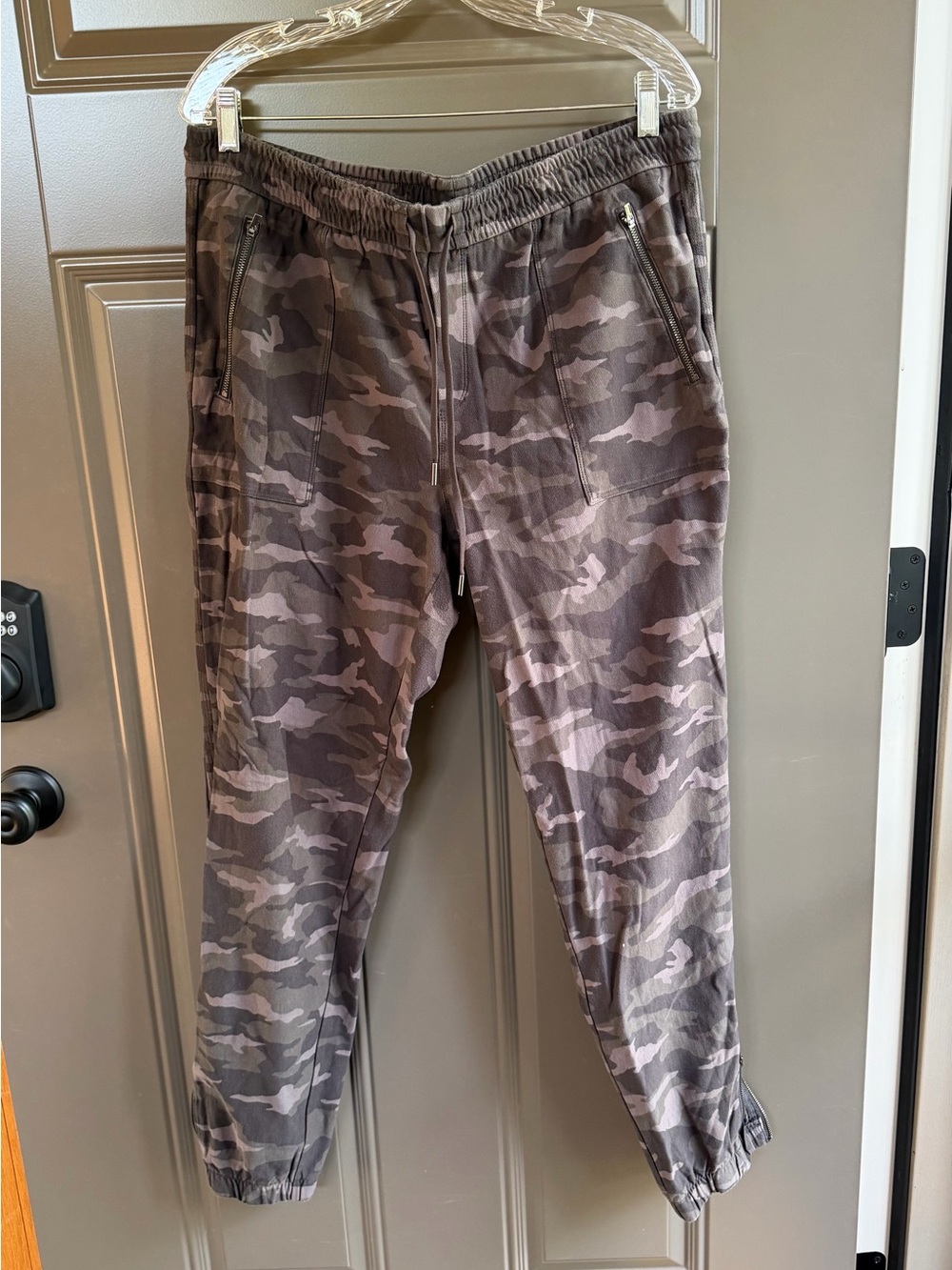 Athleta Farallon Camo Jogger Pant, Size 16 Tall